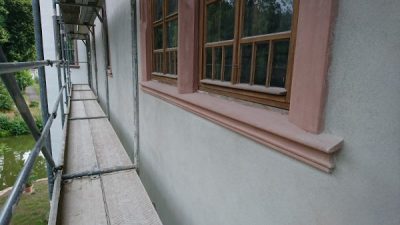 Stuckverziehrung am Fenster