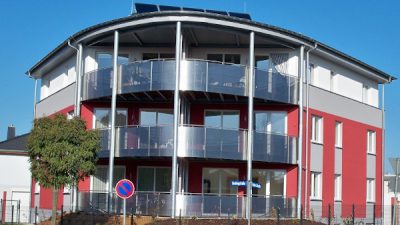 Moderns Eckhaus mit Eigentumswohnungen