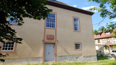 Sanierung-historisch sanierte Kirchenfassade